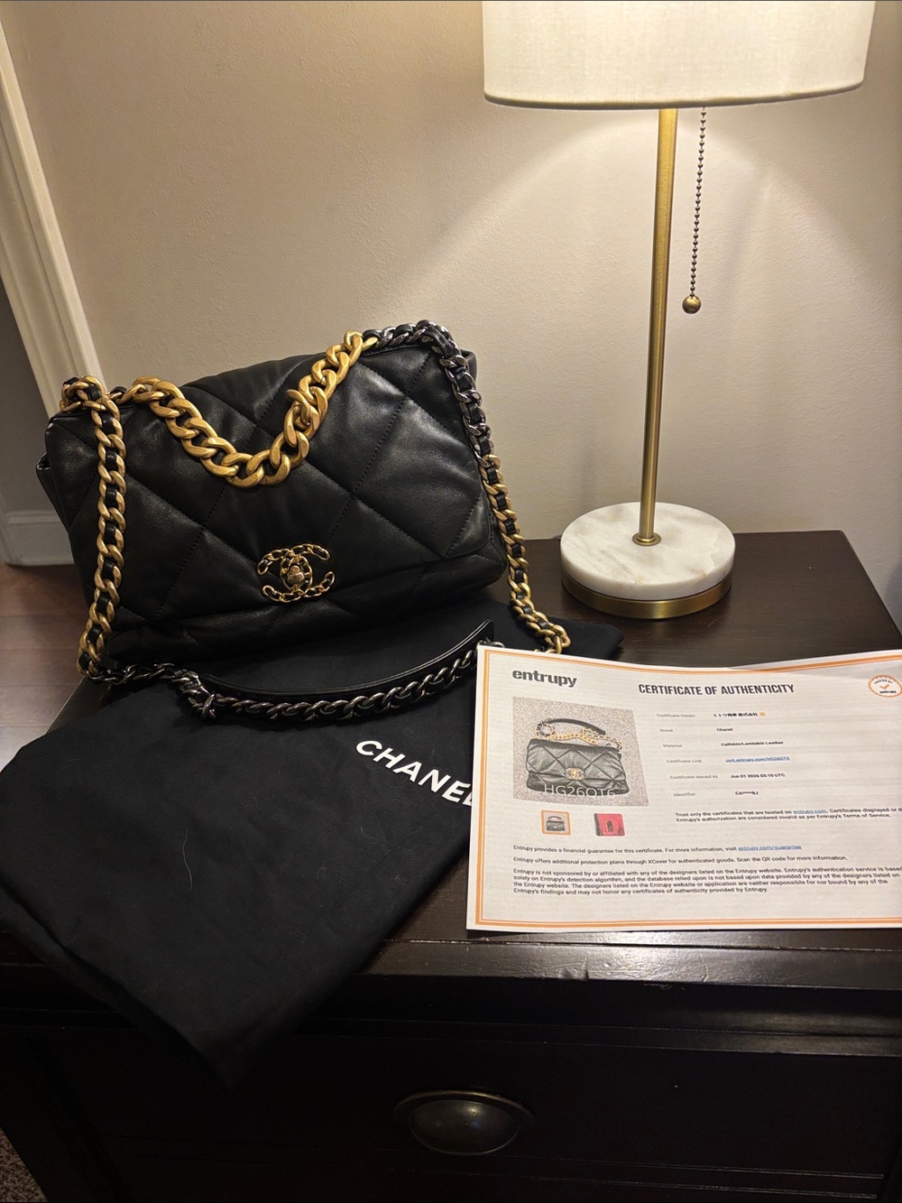 CHANEL Black Quilted Leather Shoulder Bag with Gold Chain